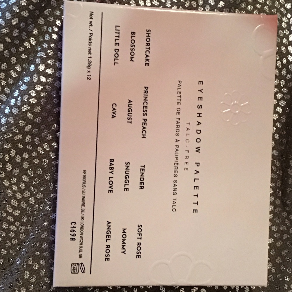 LAWLESS Dreamy Daisy eyeshadow palette NIB - Picture 3 of 3